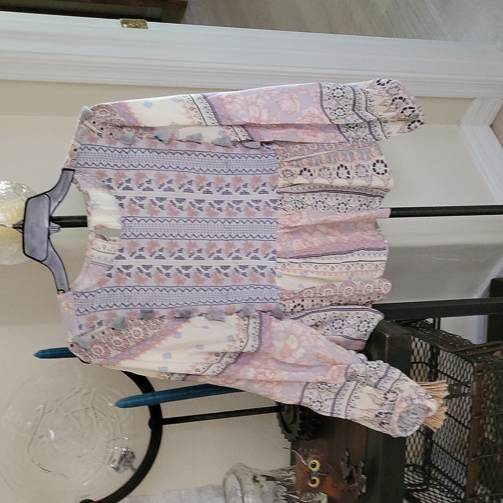 American Eagle festive pastel top. Medium.  Tassels down the long sleeves
